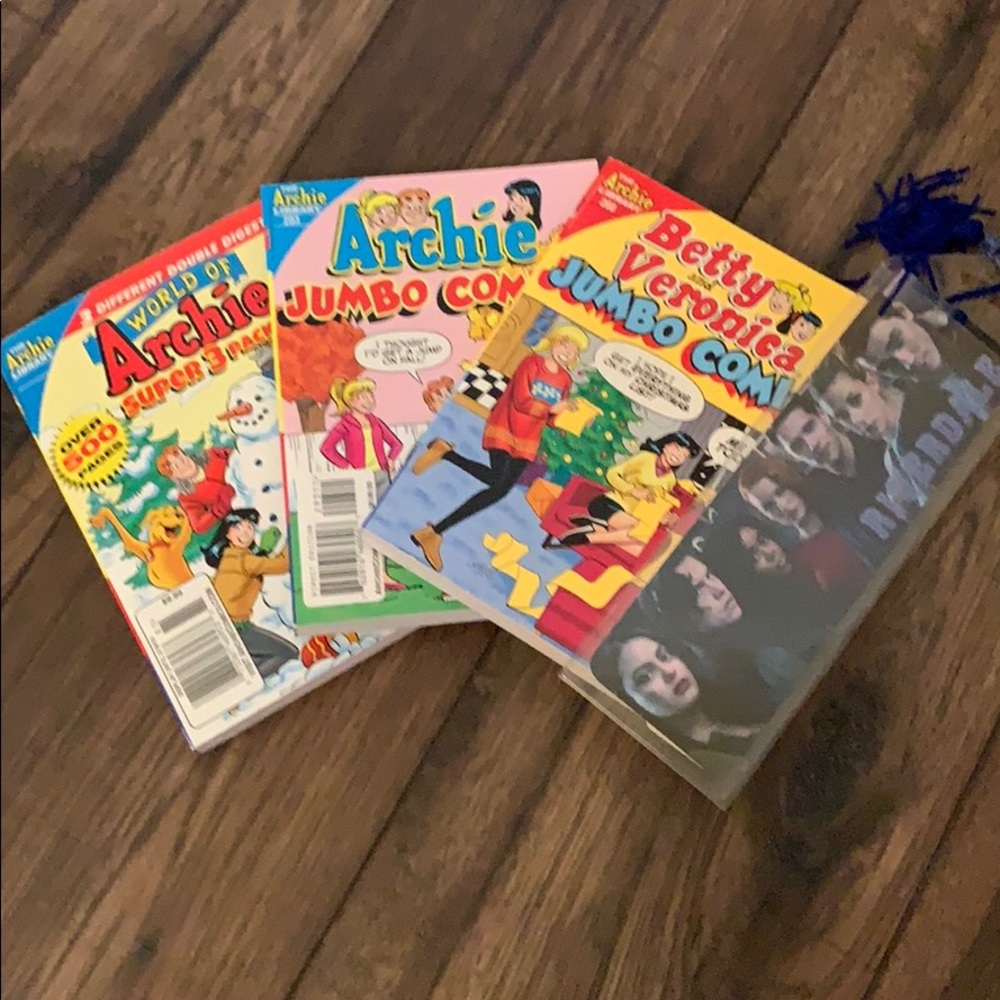 Archie Comic Book Set (3) w/Riverdale Bookmark